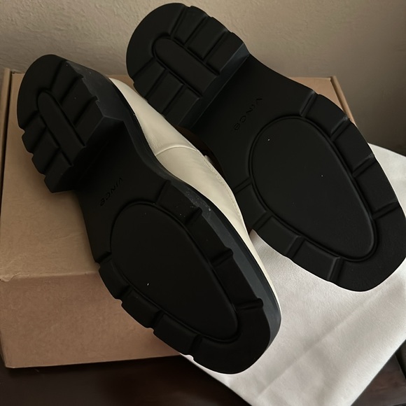 Vince Robin Loafer new in box with dustbag. Size 7.5 - Picture 4 of 6